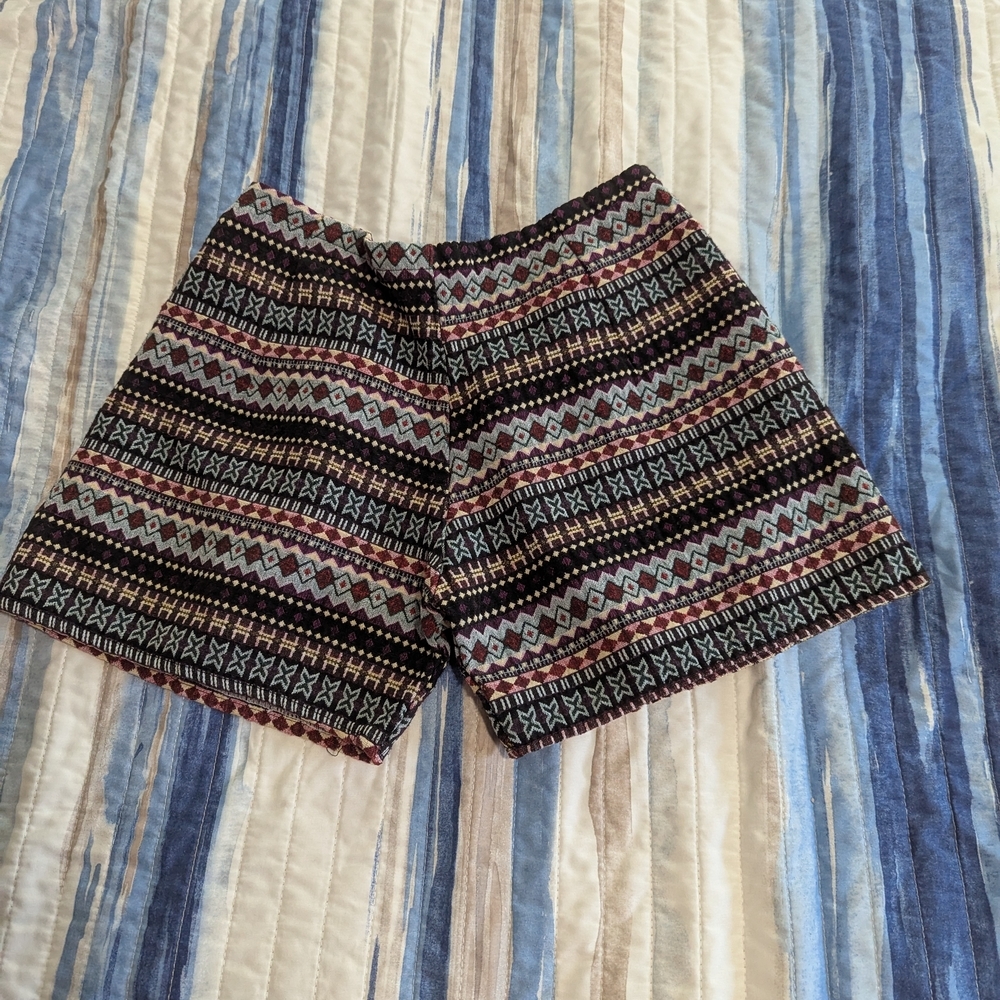 Tribal Patterned Women's Shorts - Picture 2 of 5